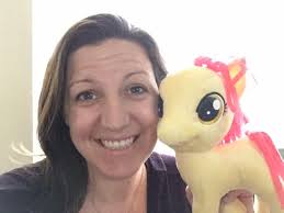 Does anyone know if lee majors will take selfies with fans or do we have to  get the photo op?