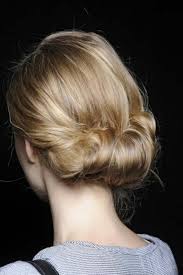 Les chignons décoiffés sont un hit total sur les podiums. Chignon Bas Facile A Faire A La Maison A Moins De 5 Minutes