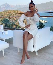 Zusammen mit ihrem bruder zakari wuchs senna guemmour in frankfurt auf, wohin ihre marokkanischen eltern noch vor ihrer geburt gezogen. Senna Guemmour S Feet Wikifeet