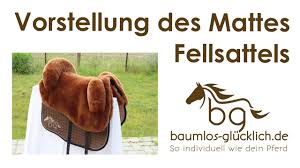 Der fellsattel ist eher ein sitzkissen als ein sattel im herkömmlichen sinn. Vorstellung Des Mattes Fellsattels Youtube