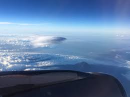Dec 03, 2017 · 富士山の秀麗な姿は古代から自然崇拝の対象となっていました。その富士信仰の一つの形として、富士山を模した人口の山「富士塚」を礼拝するものがあります。この小さな築山に登れば富士山に登ったことと同じ霊験が得られるといわれ、パワースポットとしての人気も絶大です。東京にも. ä¸Šç©ºã‹ã‚‰ã®å¯Œå£«å±± Hashtag On Twitter
