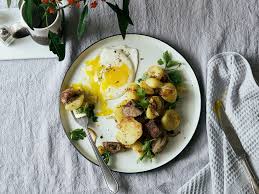 Petersilie Hacken Und Beiseitestellen Zwiebel Und Kartoffeln In Dunne Scheiben Schneiden Rindfleisch In Mundgerec Rezepte Rosti Rezept Rezepte Zum Abendessen