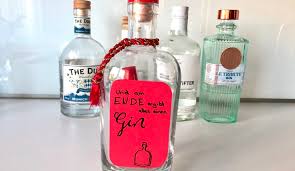 Hier eine leere gin flasche von bootsmann für eigene gin cocktails. Geldgeschenk In Gin Flasche Verpacken Ohmylife Oh My Life