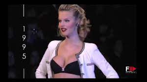 Eva herzigova was born on 10 march 1973 and is currently 45 years old as of early 2019. Eva Herzigova History 1993 2004 Fashion Channel Youtube
