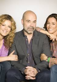 Los goonies son un grupo de amigos que viven en un pueblo costero del noroeste de estados unidos situado en la localidad de astoria (), formado por mikey (), brand (josh brolin), gordi (jeff cohen, chunk en hispanoamérica), data (jonathan ke quan), bocazas (corey feldman, bocón en hispanoamérica), andy (kerri green) y stef (martha plimpton). Los Serrano Programacion Tv