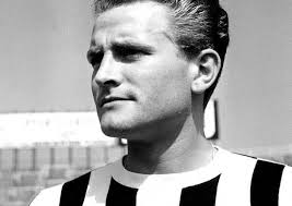 Giampiero boniperti has died of heart failure aged 92.the juventus legend, who had retired from public life in recent years, passed away overnight.bon. 3 Tb1pgkad986m