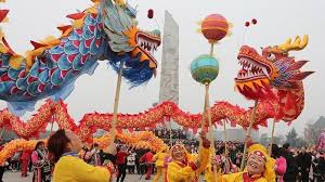 Tarian naga ialah sebentuk tarian dan persembahan tradisional dalam budaya cina.sepertilah tarian singa. 8 Fakta Yang Perlu Diketahui Tradisi Merayakan Tahun Baru Imlek Di Cina Halaman All Warta Kota