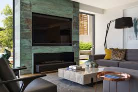 Les cheminées fariello vous présentent ce modèle prismatique d'angle avec foyer fermé à vitre relevable. Cuivre Oxyde Et Deco Murale En Bois De Recup Dans L Interieur Contemporain