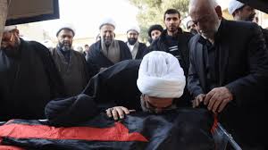 طلاب و روحانیون با پیکر آیت‌الله شاهچراغی وداع کردند