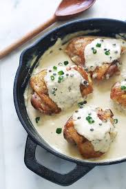 Cuisses De Poulet Sauce Au Poivre Vert Sauce Cremeuse Recette Sauce Au Poivre Cuisses De Poulet Plats Faciles