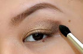 To get to the outer v, use a pencil brush like the mac 219, or essence of beauty duo brushes, or any brush that has a pointed tip since it is such a small area that requires precision. How To Define The Outer V Eyeshadow 4 Steps Guide Belletag