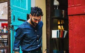 È disponibile su tutte le piattaforme digitali ed è presente anche in rotazione radiofonica. Marco Mengoni Mostra In Anteprima I Video Di Voglio E Buona Vita