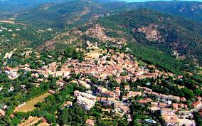 Le village a évolué, descendant de son piton rocheux jusqu'au xiv e siècle. Hotel In The Var Suffren Hotel In Port Grimaud Beach