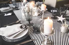 Une Table De Noel Noire Et Blanche Graphique Chic Et Pas Chere Table De Noel Noir Et Blanc Table De Noel Gris Et Blanc Table De Noel