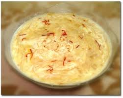 I was staying as a paying guest with a lovely muslim aunty who used to make delicious sheer. Sheer Khurma Recipe In Hindi à¤– à¤¨ à¤–à¤œ à¤¨