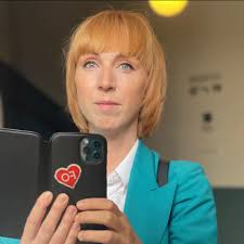 Mona Berger's Instagram, Twitter & Facebook