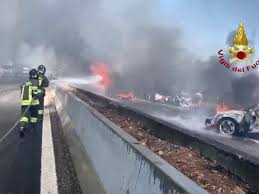Dinamica l'auto, un opel astra con sul tetto la famosa telecamera a 360 gradi, stava aggiornando le strade del comune emiliano ed è. 4k6etmw7xxpu2m