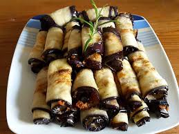 Auberginenrollchen Mit Selbstgemachtem Rotem Pesto Von Svenkochtyoutube Chefkoch Auberginenrollchen Rotes Pesto Fingerfood
