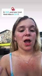 Kami Hoffman's Instagram, Twitter & Facebook