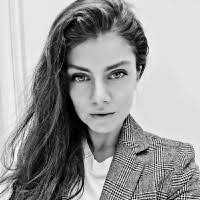 500+ profils pour “Corina