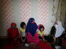 Nilai moral adalah bentuk gambaran objektif atas sisi kebenaran yang senantiasa dijalankan oleh jenis nilai moral selanjutnya adalah tentang keburukan, yang artinya lawan kata dengan istilah. Bupati Anna Muawanah Berkunjung Dan Beri Dukungan Moral Keluarga Awak Nanggala Bojonegoro Com