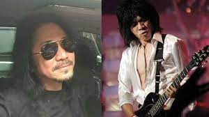 Selain itu dia juga tampil sebagai vokalis pendukung, penulis lagu dan produser. 0udomned362vtm