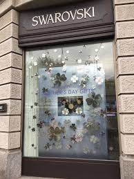 Pin By Nino Nasidze On Vitrinas Window Display Display Visual