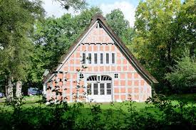 Sie haben die möglichkeit, an dem vielseitigen kulturbetrieb teilzunehmen, können sich aber jederzeit zurückziehen, um sich selbst zu finden. Stadt Und Land Fotos Foto Haus Im Schluh Worpswede Ursprunglich Eine Moorkate Aus Dem Moordorf Luningsee Wurde Im Jahr 1920 Von Martha Vogeler Der Ersten Ehefrau Heinrich Vogelers In Den Schluh
