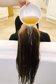 This Beer And Vinegar Rinse Will Naturally Strengthen Your Hair Beer For Hair Vinegar For Hair Beer Hair Treatment