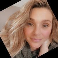 Amanda Sager's Instagram, Twitter & Facebook