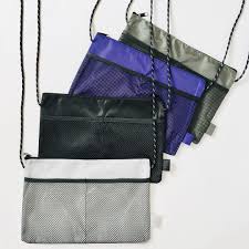 新作続々 100均モノトーンアイテム10選 バッグ サコッシュ パープル