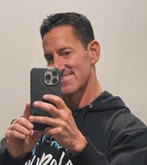 Brett Mathis's Instagram, Twitter & Facebook