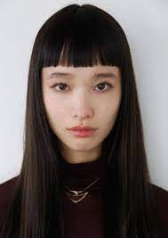 Loose curls + long layered bangs. 42 Trendy Hair Bangs Asian Long Hairstyles With Bangs Long Hair Styles Trendy Hairstyles