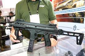 Modern warfare introduces the aug as a submachine gun, but it is primarily an assault rifle. Beretta Pmx Submachine Gun Makes Us Debut At Modern Day Marine Military Com