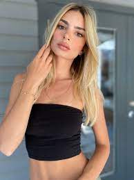 Hi there are you fun outgoing imaginative and very adventurous woman who loves to know what your fantasies. Emily Ratajkowski Debuts Blonde Hair Transformation And Talks About What She S Been Up To In Quarantine