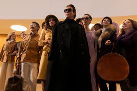 He's been researching the role by speaking to the designer's old friends—and going backstage at naeem khan's recent fashion show. The Freeing Fashion Behind The Halston Saga The New Yorker
