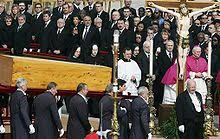 Il restera exposé le temps que tous les visiteurs puissent s'incliner. Mort Et Funerailles De Jean Paul Ii Wikipedia