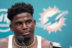 Violent conduct': Miami Dolphins speak out after Tyreek Hill handcuffed on  ground in traffic stop - ABC News