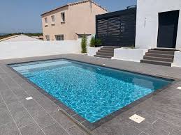 Piscine Coque Polyester Avec Plage Modele Samoa France Piscines Composites