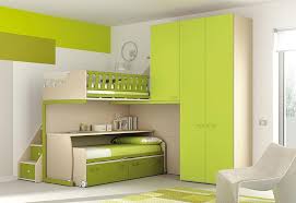 La struttura è molto solida, la finitura laccata antigraffio di color verde e arancione, meccanismi e chiusure rallentate. Letto A Soppalco Con Scrivania E Armadio A 3 Ante Idfdesign