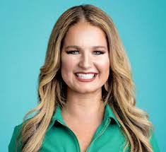 Mia Bonds's Instagram, Twitter & Facebook