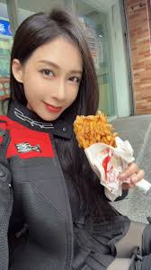 今年OR5在大千重車旗艦展示中心-Kawasaki Taiwan授權經銷和SHOEI Taiwan 安全帽台灣總代理一起辦耶誕快閃活動🎉🎉  今天是歡樂的聖誕節~~🎄🎄 祝福車友們都拿到心裡所想的那個禮物🎁🎁🎁 感謝當天熱情參與的車友們😍 也歡迎大家明年跟