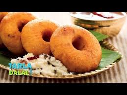 Menu Vada Or Vadai Is A Traditional Favourite Of South India That Features Not Just In Everyday Cuisine But Is Also Medu Vada Recipe Recipes South Indian Food