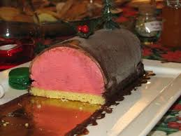 Buche Glacee A La Framboise Biscuit Au Citron Et Glacage Brillant Au Chocolat Pour Ceux Qui Aiment Cuisiner Recette Buche Dessert Recette