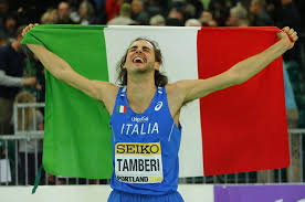 I salti (in alto o in avanti, su una o entrambe le gambe) sono esercizi pliometrici, movimenti che aumentano velocemente il battito cardiaco. Atletica Salto In Alto Tamberi Campione Del