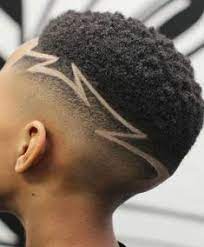 Coiffure homme rock les coupes tendance on le trouve parmi une bande de personnes originales comme lui en train de skouatter les bancs. 29 Meilleures Idees Sur Coupe Homme Degrade Trait En 2021 Coupe Homme Degrade Trait Coupe Homme Coiffure Homme
