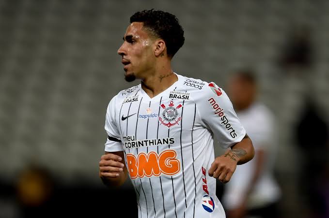 Gabriel leva o terceiro amarelo e será desfalque do Timão conta o Internacional