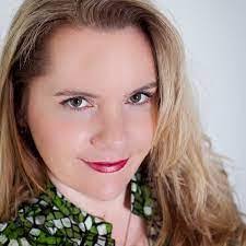 Shelley Dill's Instagram, Twitter & Facebook