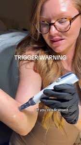 Please don’t encourage your audience to needle at home 😩😩, #philly  #philadelphia #esthetician #acne #skincare