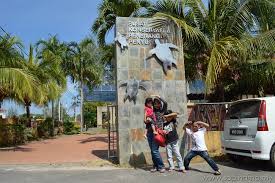 Konservasi penyu ini dikelola langsung oleh masyarakat sekitar yang diketuai oleh bapak didin, belau telah puluhan tahun mengabdikan hidupnya untuk belajar dan mempelajari penyu mulai dari kebiasaan, cara hidup. Melawat Pusat Konservasi Dan Penerangan Penyu Rantau Abang Sop Name My